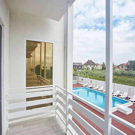 Family Hotel Happy Inn Zatoka Esterno foto
