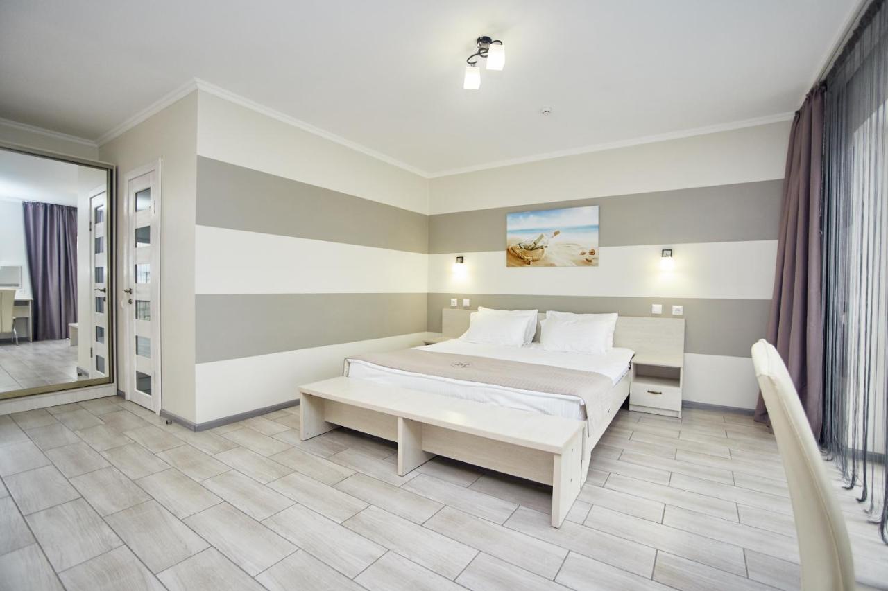 Family Hotel Happy Inn Zatoka Esterno foto