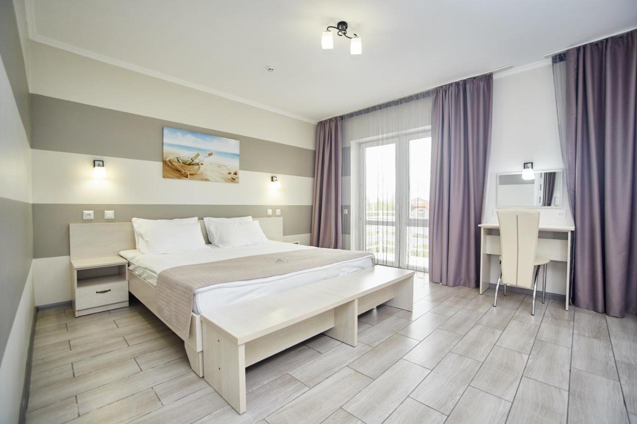 Family Hotel Happy Inn Zatoka Esterno foto