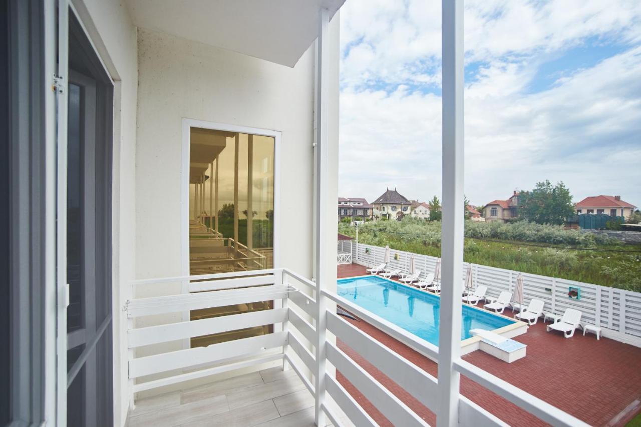 Family Hotel Happy Inn Zatoka Esterno foto
