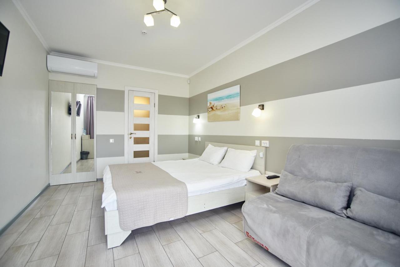 Family Hotel Happy Inn Zatoka Esterno foto