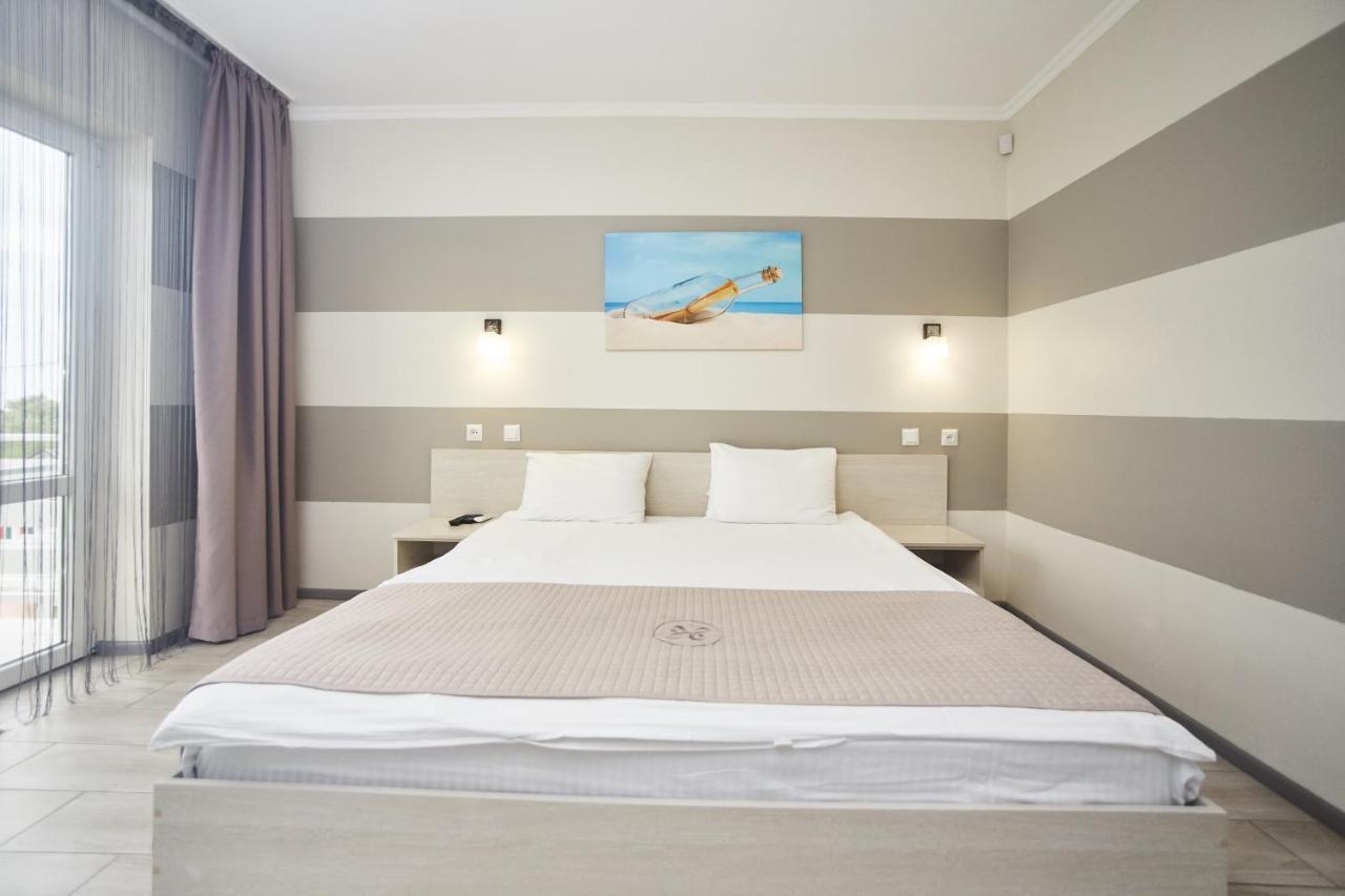 Family Hotel Happy Inn Zatoka Esterno foto
