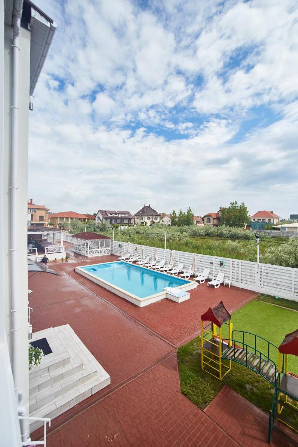 Family Hotel Happy Inn Zatoka Esterno foto