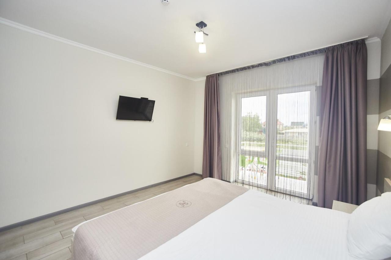 Family Hotel Happy Inn Zatoka Esterno foto