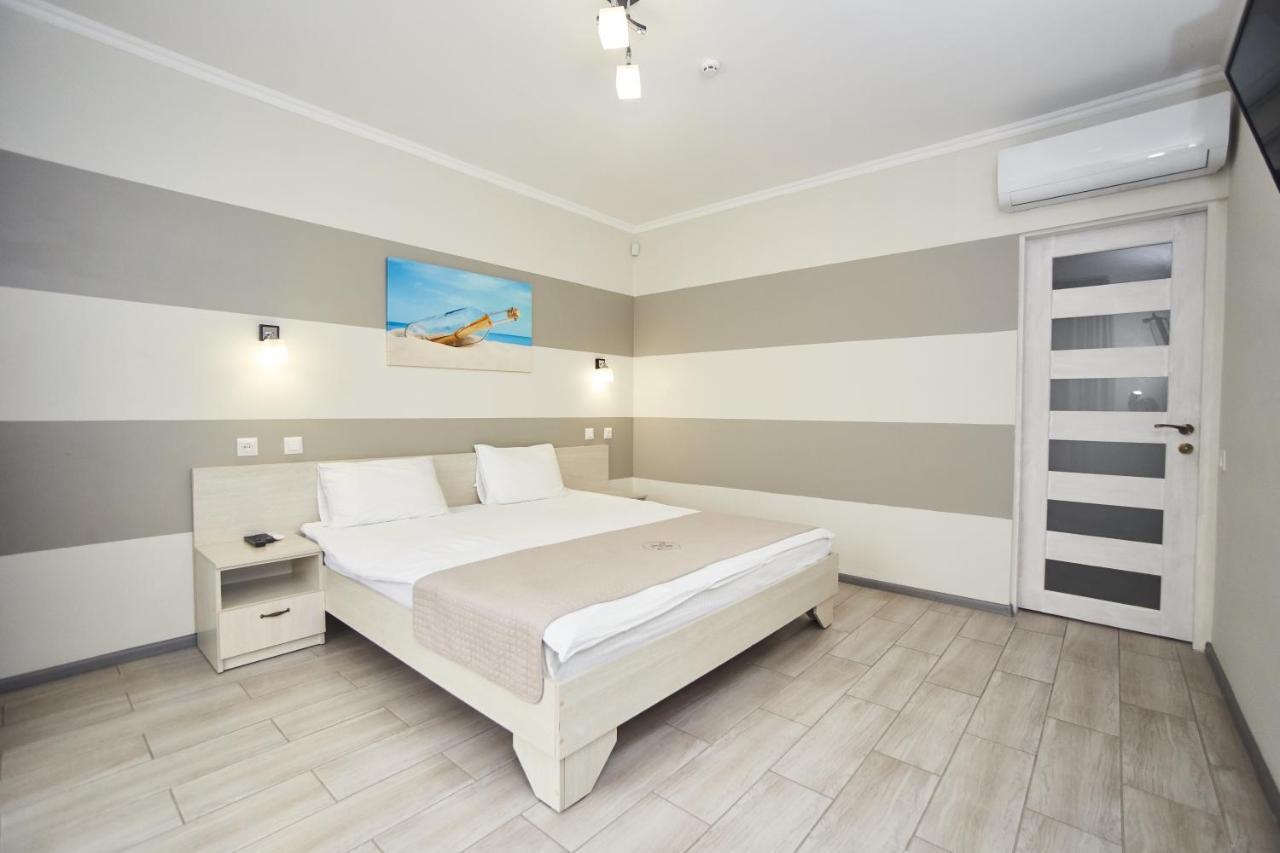 Family Hotel Happy Inn Zatoka Esterno foto