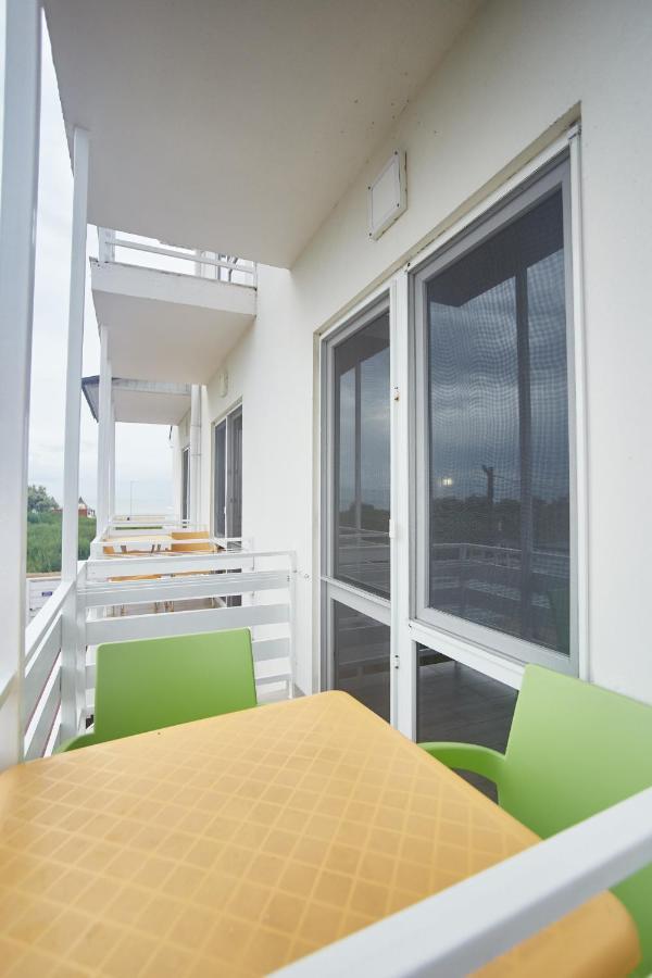 Family Hotel Happy Inn Zatoka Esterno foto