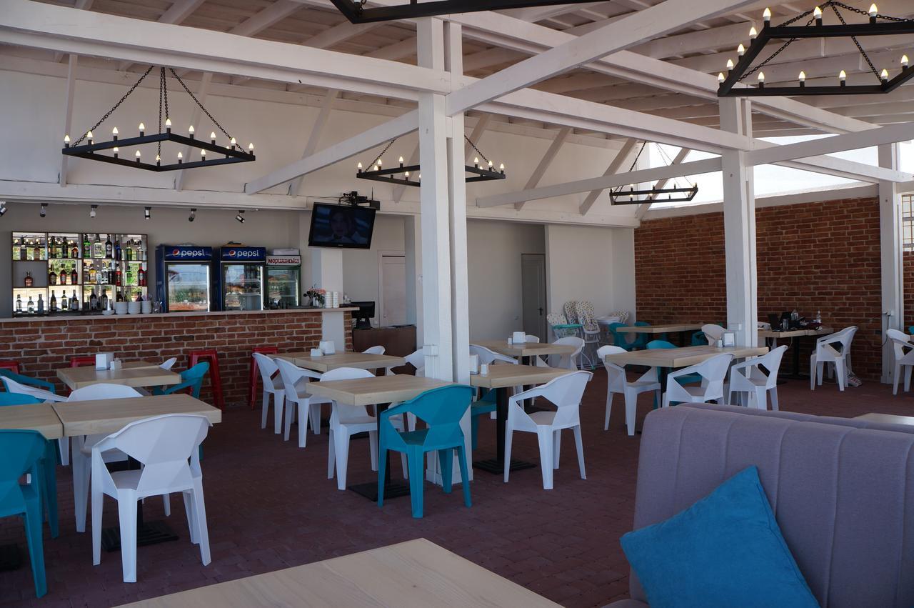 Family Hotel Happy Inn Zatoka Esterno foto