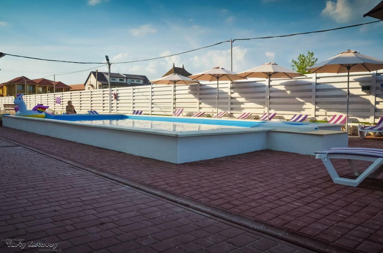 Family Hotel Happy Inn Zatoka Esterno foto