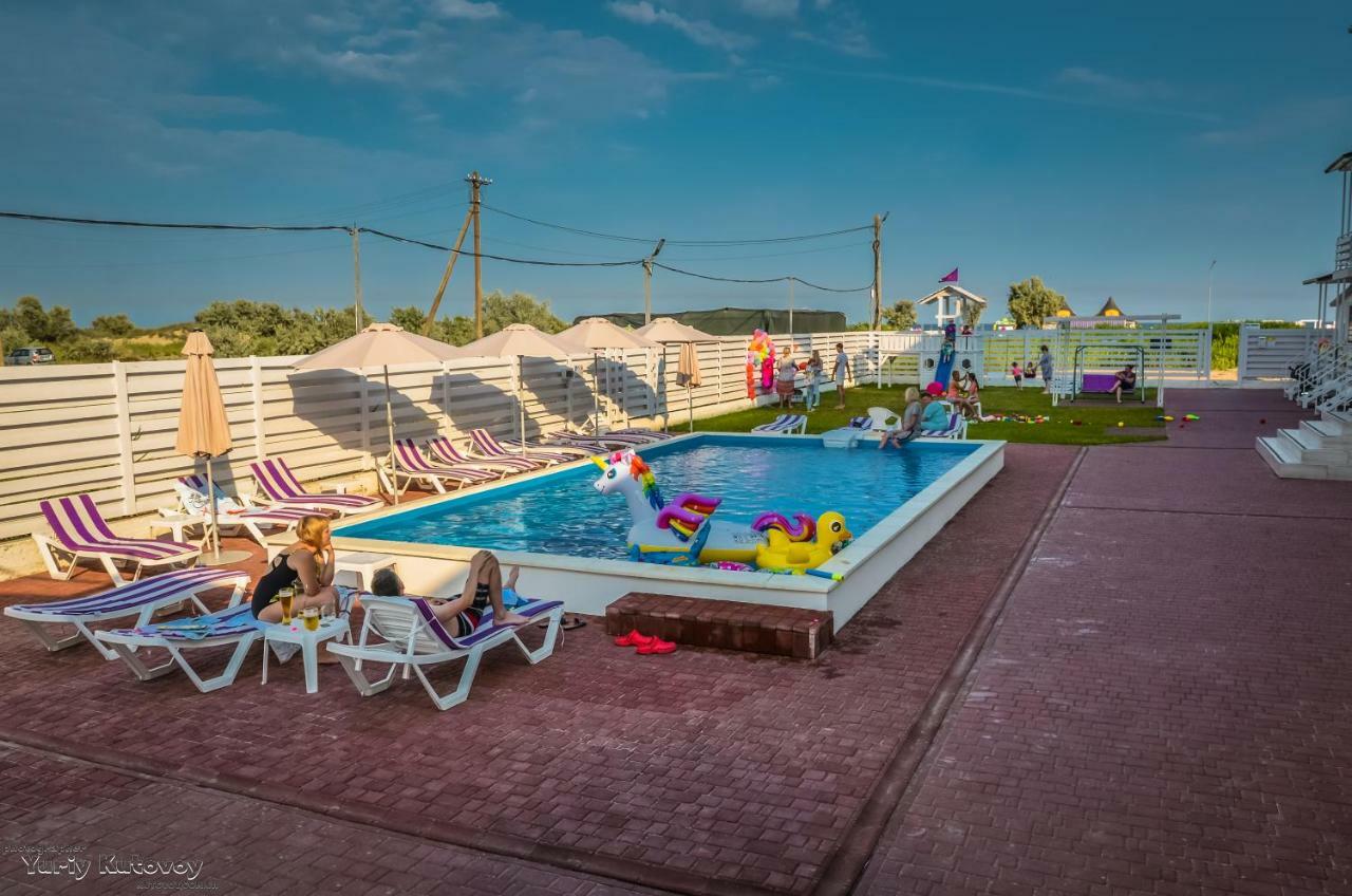 Family Hotel Happy Inn Zatoka Esterno foto
