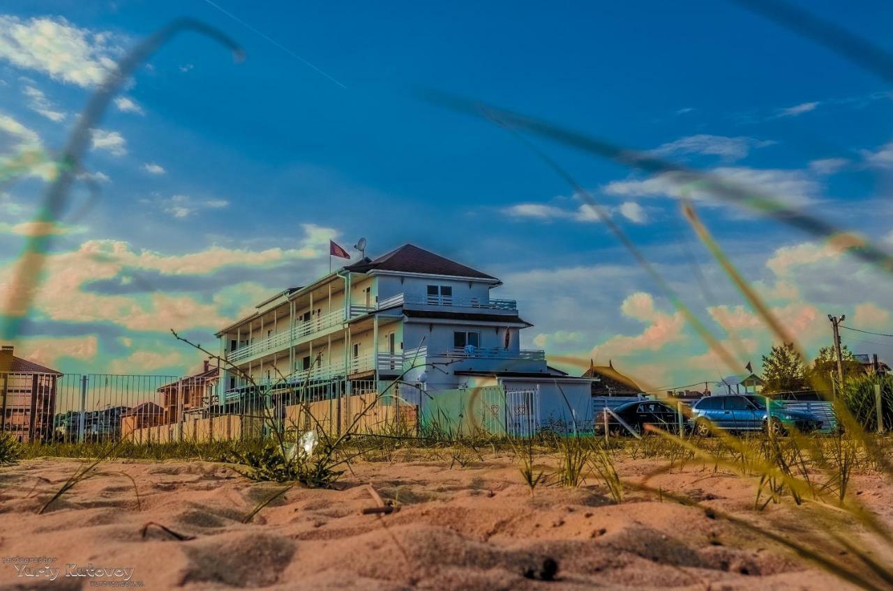 Family Hotel Happy Inn Zatoka Esterno foto