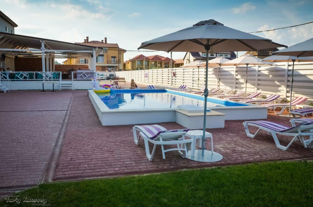 Family Hotel Happy Inn Zatoka Esterno foto