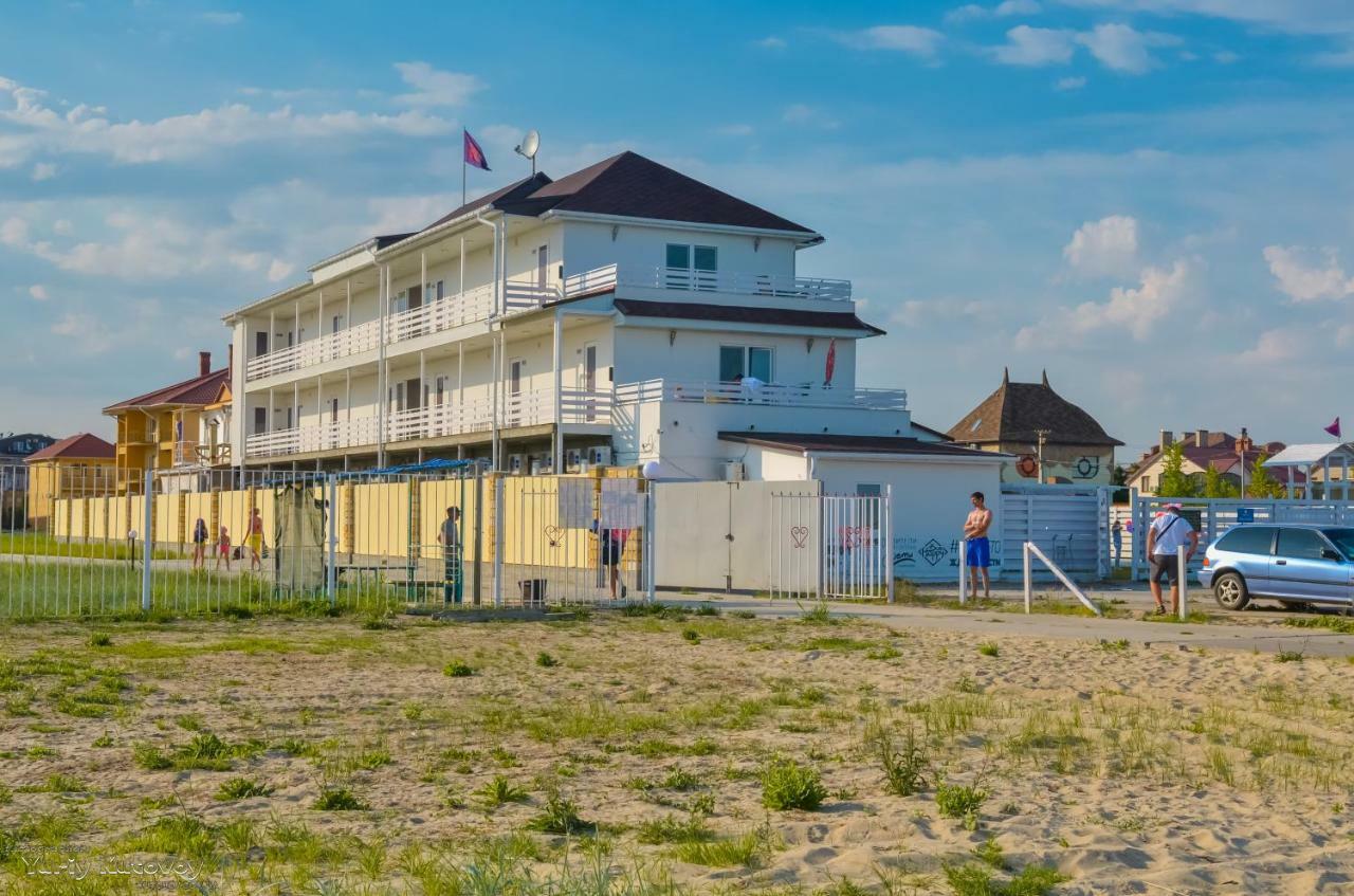 Family Hotel Happy Inn Zatoka Esterno foto