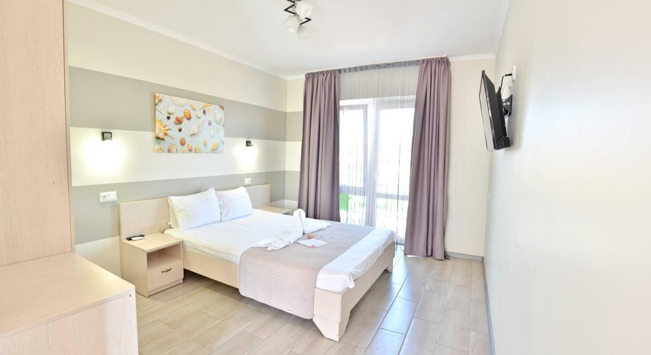 Family Hotel Happy Inn Zatoka Esterno foto